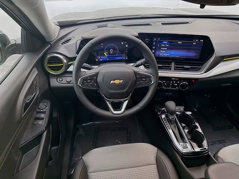 New 2026 Chevrolet Trax LT w/ Sunroof Package image 24