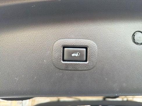 Used 2015 INFINITI QX80 Base w/ Limited Package image 9