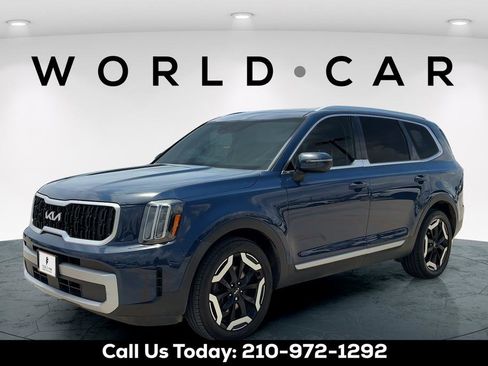 Used 2023 Kia Telluride EX w/ EX Captain's Chair Package FWD image 3