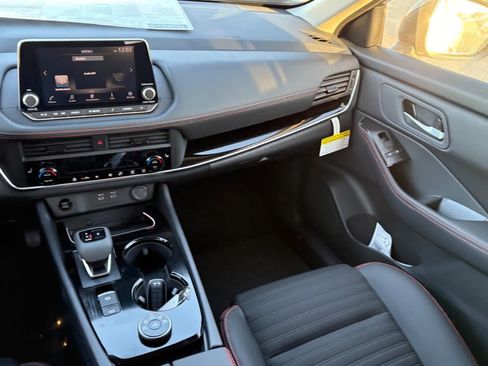 New 2026 Nissan Rogue SV image 12