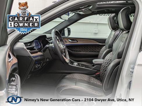 Used 2023 Jeep Grand Cherokee Summit w/ Luxury Tech Group V AWD/4WD image 3