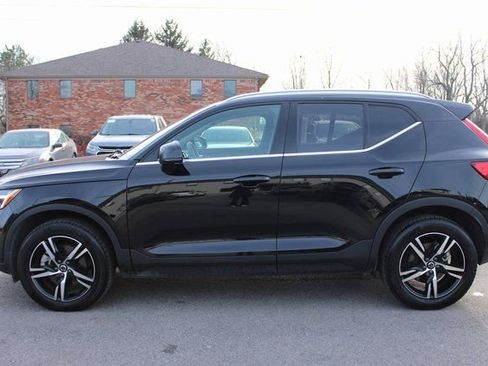 Used 2025 Volvo XC40 B5 Core image 5