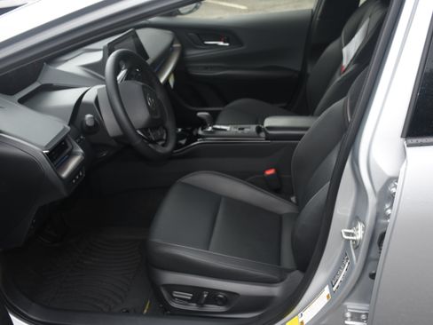 Certified 2025 Toyota Prius XLE FWD image 7
