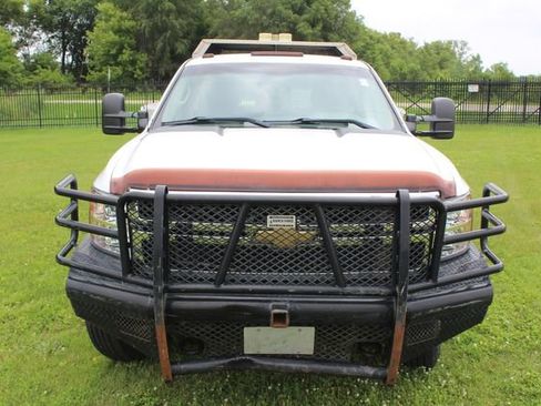 Used 2011 Chevrolet Silverado 3500 W/T AWD/4WD image 3
