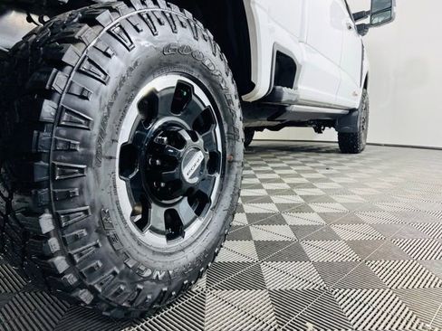 Used 2025 Ford F350 Platinum w/ Tremor Off-Road Package AWD/4WD image 6