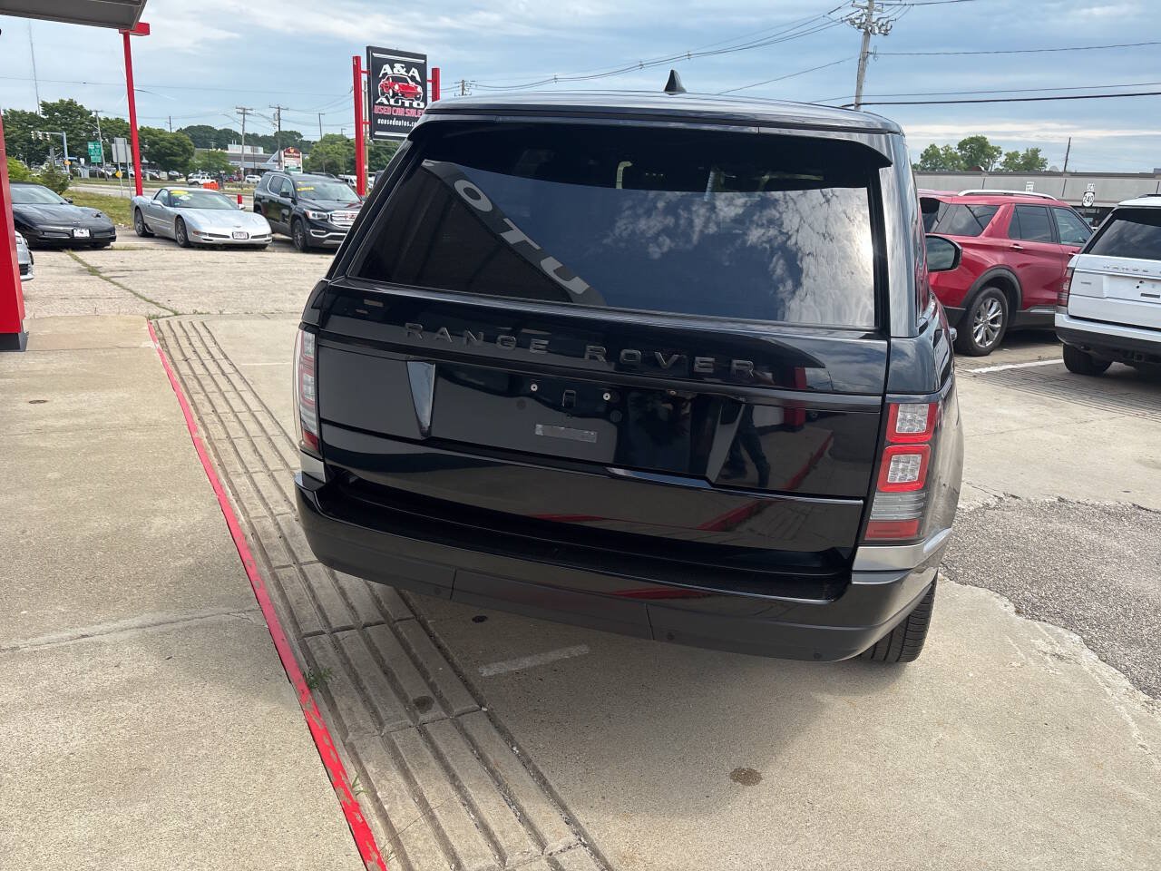 Used 2017 Land Rover Range Rover Supercharged AWD/4WD image 6