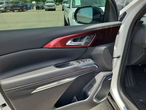 Used 2025 Chevrolet Traverse RS FWD image 20