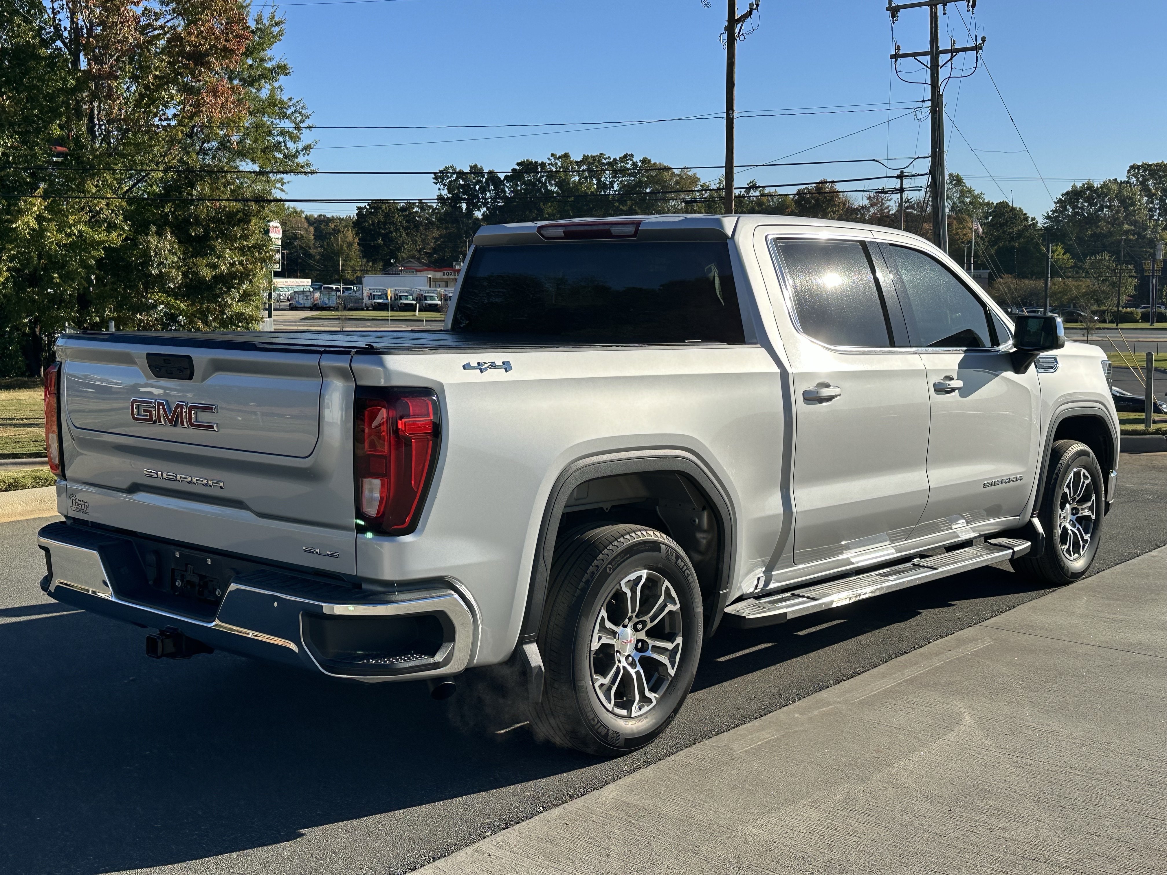Used 2022 GMC Sierra 1500 SLE AWD/4WD image 5