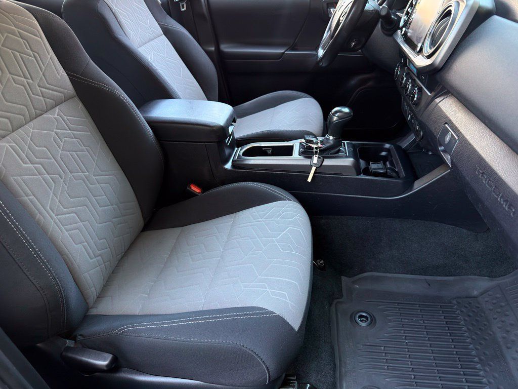 Used 2021 Toyota Tacoma TRD Sport w/ Technology Package AWD/4WD image 23