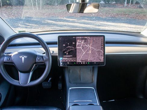 Used 2022 Tesla Model Y Long Range image 15