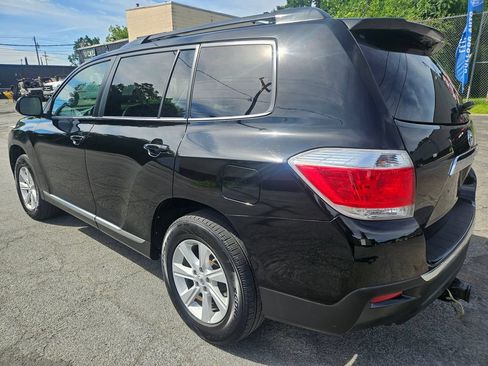 Used 2012 Toyota Highlander SE w/ Tow Pkg AWD/4WD image 4