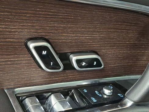 Used 2023 Land Rover Range Rover Long Wheelbase Autobiography image 24