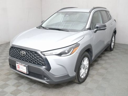 Certified 2025 Toyota Corolla Cross LE image 1