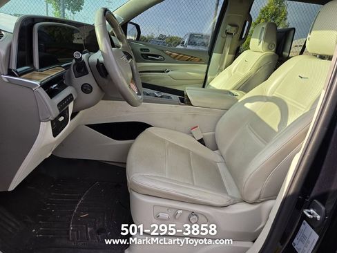 Used 2021 Cadillac Escalade Premium Luxury Platinum AWD/4WD image 5
