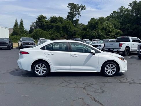 Used 2024 Toyota Corolla LE FWD image 4