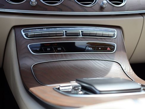 Used 2023 Mercedes-Benz E 350 4MATIC Sedan image 23