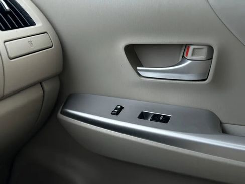 Used 2013 Toyota Prius V Five image 37