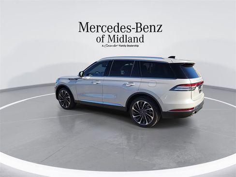 Used 2025 Lincoln Aviator Reserve w/ Equipment Group 201A image 6