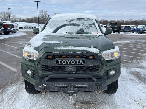 Used 2021 Toyota Tacoma TRD Off-Road image 9