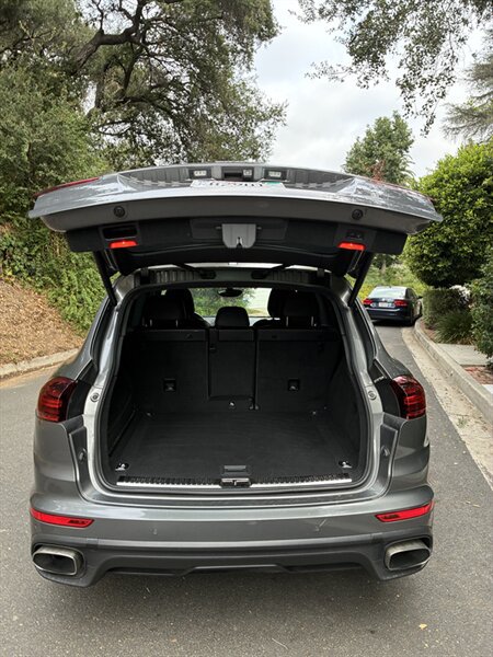 Used 2017 Porsche Cayenne AWD/4WD image 26