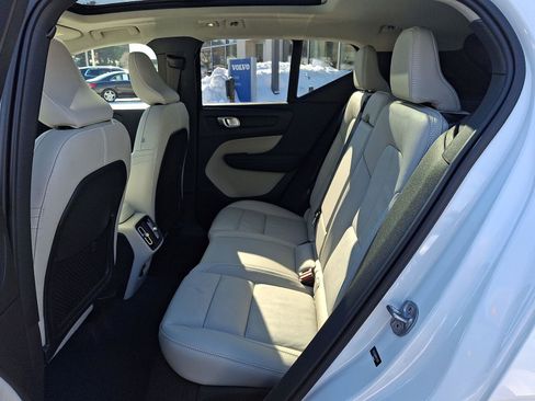 Certified 2023 Volvo XC40 B5 Plus w/ Protection Package Premier image 10