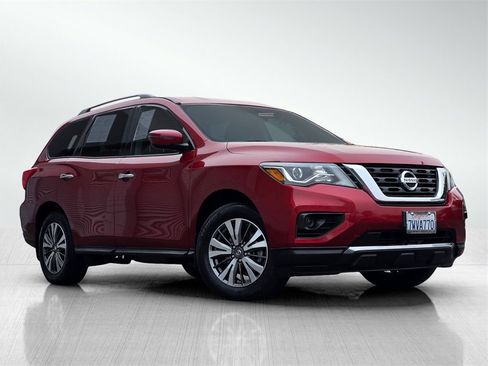 Used 2017 Nissan Pathfinder S image 1