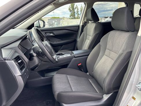 Used 2025 Nissan Rogue SV FWD image 28