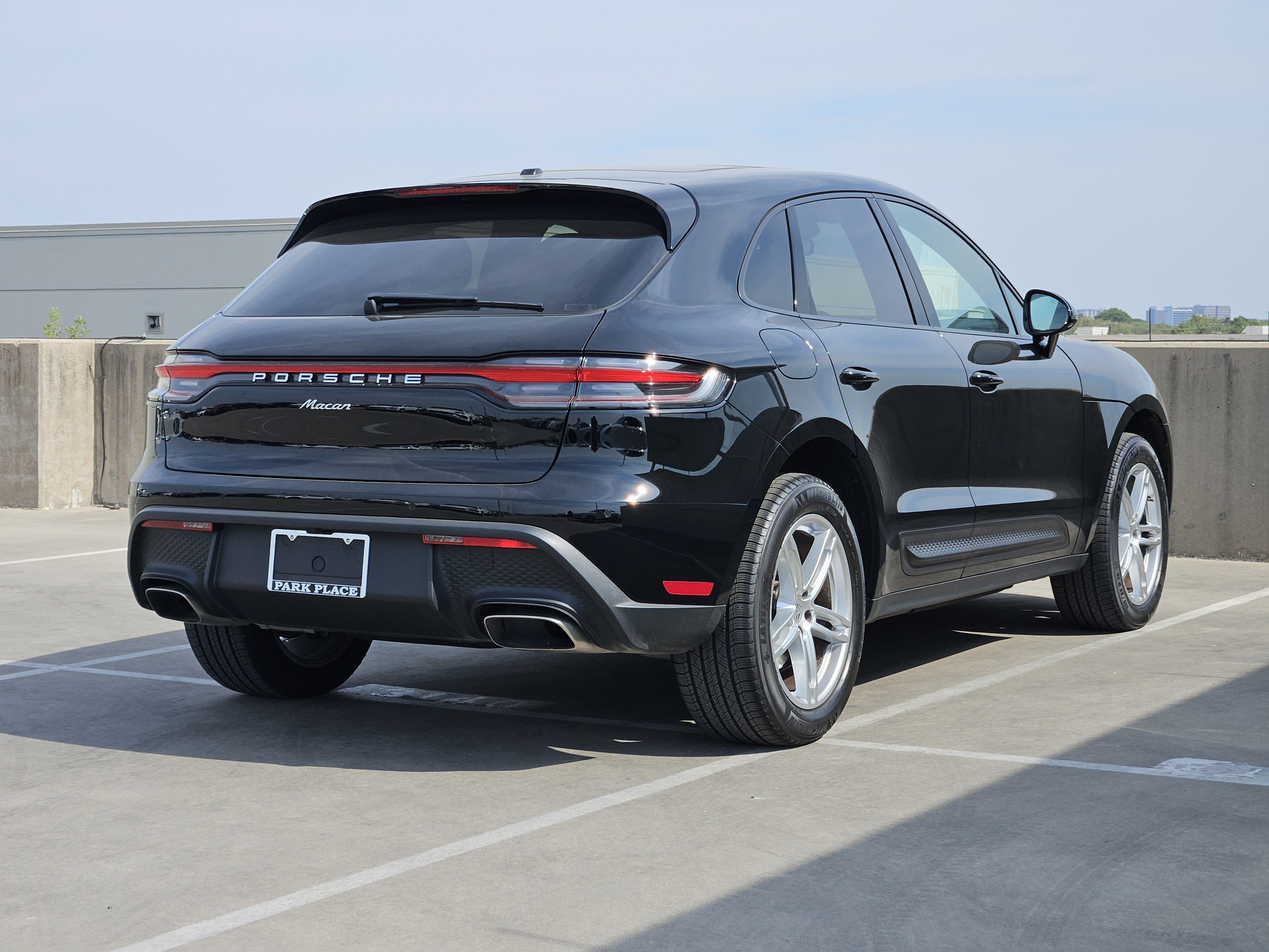 Certified 2026 Porsche Macan AWD/4WD image 8