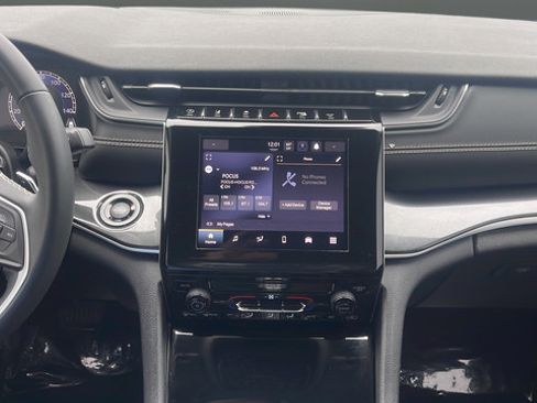 Used 2022 Jeep Grand Cherokee L Laredo w/ Luxury Tech Group I AWD/4WD image 13
