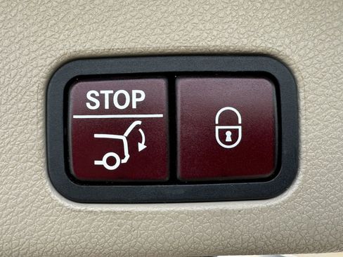 Used 2016 Mercedes-Benz GL 450 4MATIC image 50