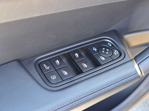 Used 2025 Porsche Cayenne Turbo AWD/4WD image 24