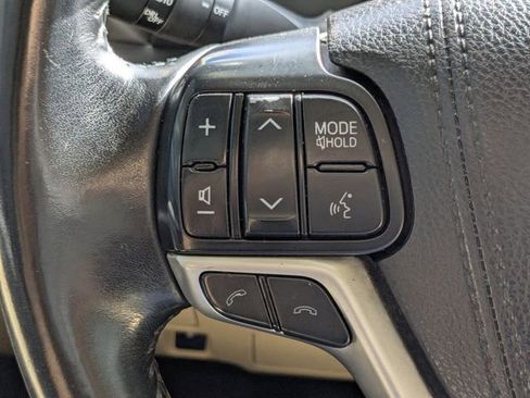 Used 2018 Toyota Highlander XLE image 31