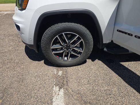 Used 2021 Jeep Grand Cherokee Trailhawk AWD/4WD image 29