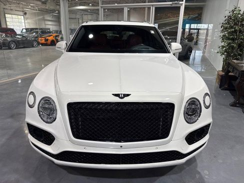 Used 2018 Bentley Bentayga image 2