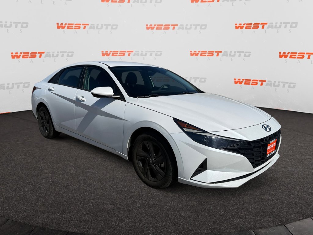 Used 2022 Hyundai Elantra SEL w/ Preferred Accessory Package FWD image 7