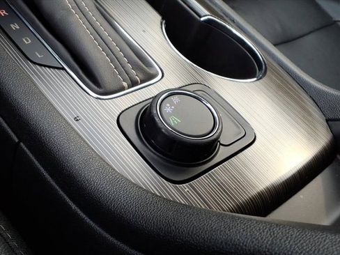 Used 2019 GMC Acadia SLT image 16