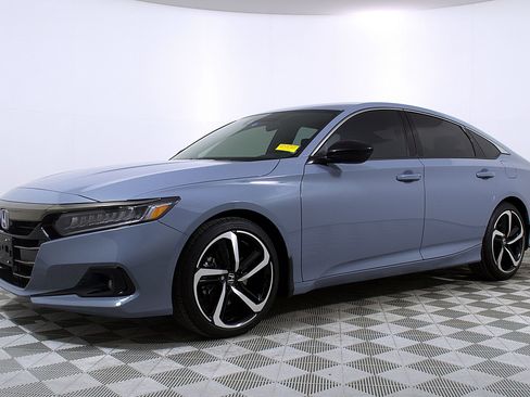 Used 2022 Honda Accord Sport image 2