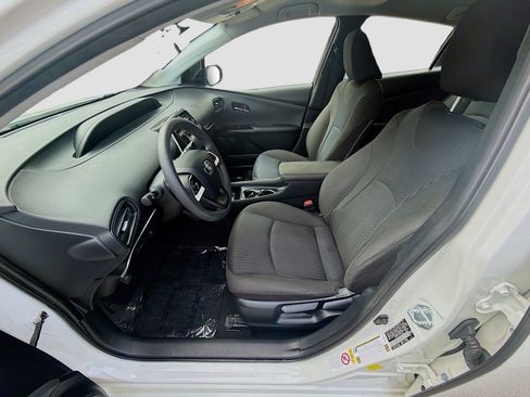 Used 2016 Toyota Prius Two image 19