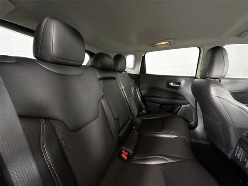 Used 2021 Jeep Compass Latitude image 38