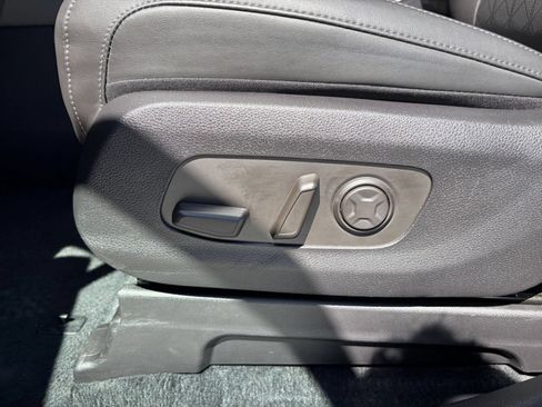Used 2026 Kia Carnival FWD image 23