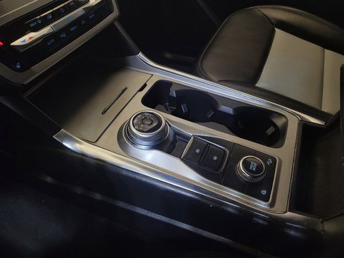 Used 2022 Ford Explorer XLT w/ Equipment Group 202A image 26