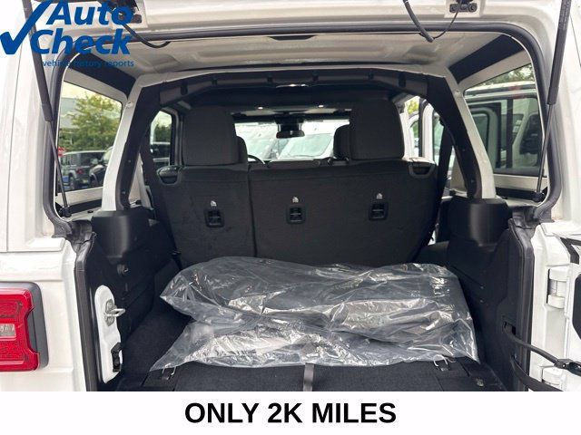 Used 2024 Jeep Wrangler Unlimited Sahara AWD/4WD image 28