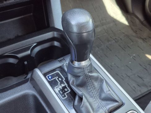 Used 2020 Toyota Tacoma SR5 AWD/4WD image 16