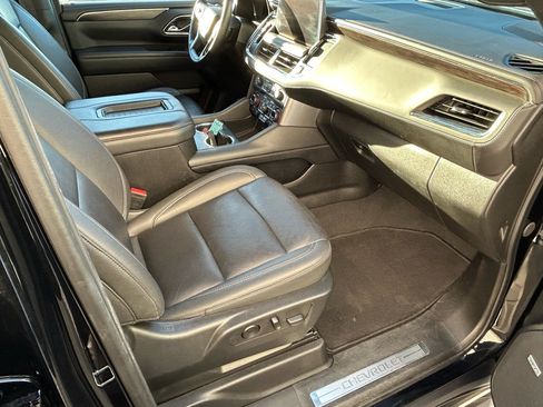 Used 2024 Chevrolet Suburban LT image 23