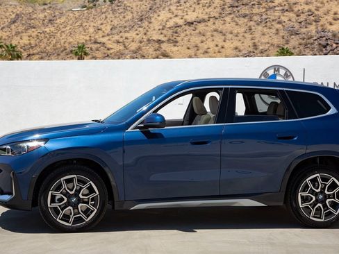 Certified 2025 BMW X1 xDrive28i w/ Technology Package image 3