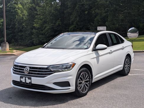Used 2021 Volkswagen Jetta SE w/ SE Cold Weather Package FWD image 5