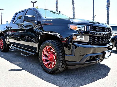 Used 2020 Chevrolet Silverado 1500 Custom w/ Custom Value Package RWD image 3