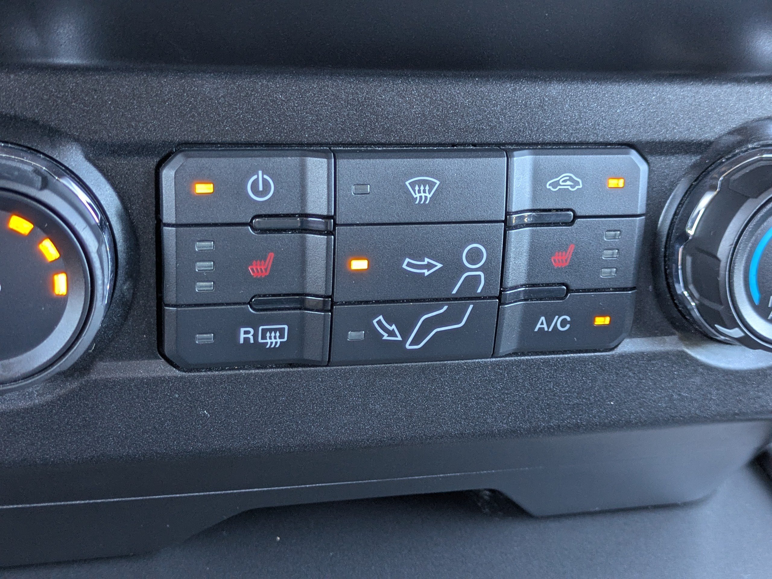 Used 2019 Ford F250 XLT w/ XLT Premium Package AWD/4WD image 29