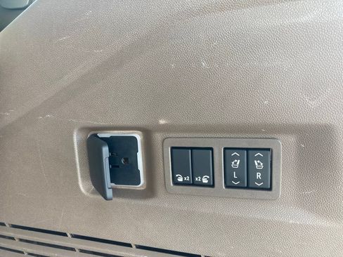 Certified 2023 GMC Yukon Denali w/ Advanced Technology Package AWD/4WD image 12