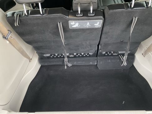 Used 2017 Chrysler Pacifica Touring-L image 8